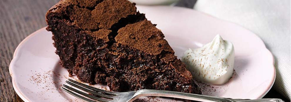 Raisin and bitter chocolate mud cake