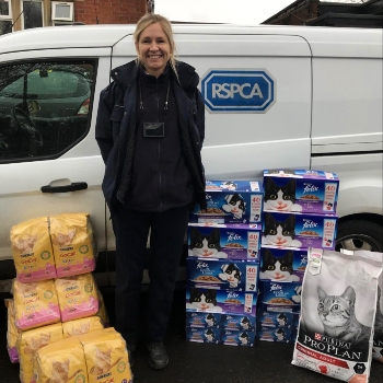 Delivering food for owners and their pets in need © RSPCA