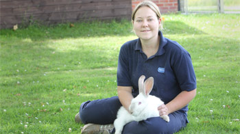 Portrait of Animal Care Assistant Anna Lindley © Philip Toscano/RSPCA photolibrary